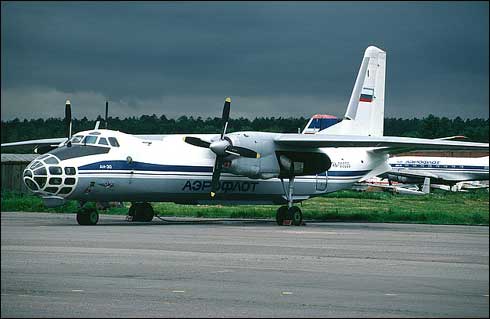 Poza avion Antonov an 30, poza exterior avion, poze cu avioane