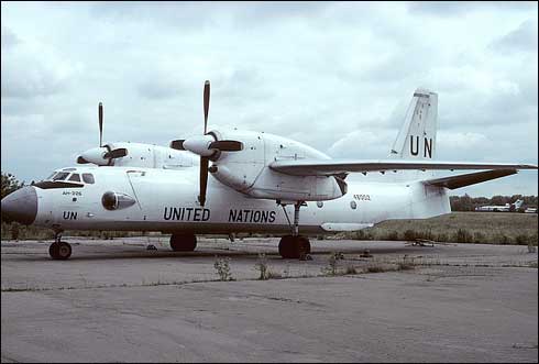 Poza avion Antonov an 32, poza exterior avion, poze cu avioane