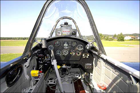 Poza avion Yakovlev Yak 52, poza interior avion, poze cu avioane